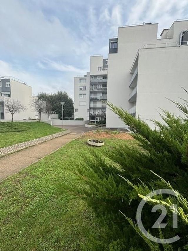 Appartement F4 à vendre - 4 pièces - 86.8 m2 - QUINCY SOUS SENART - 91 - ILE-DE-FRANCE - Century 21 Vesta Immobilier